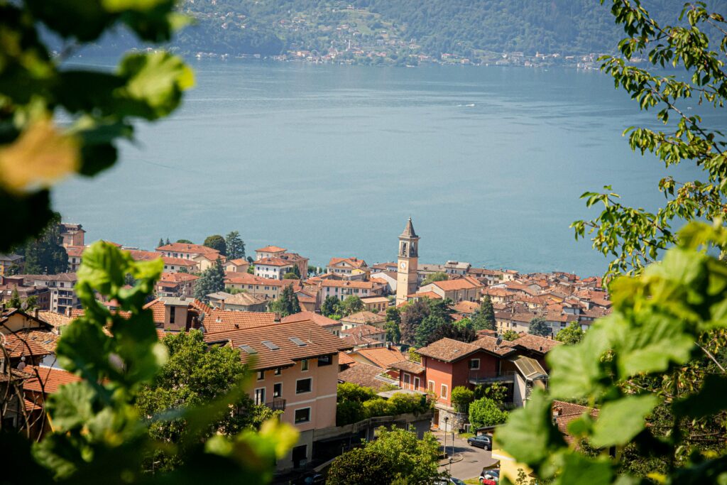 Whycomo location esclusive