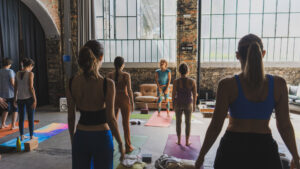 Radicamento autunnale: perché il corpo cerca stabilità quando le giornate si accorciano